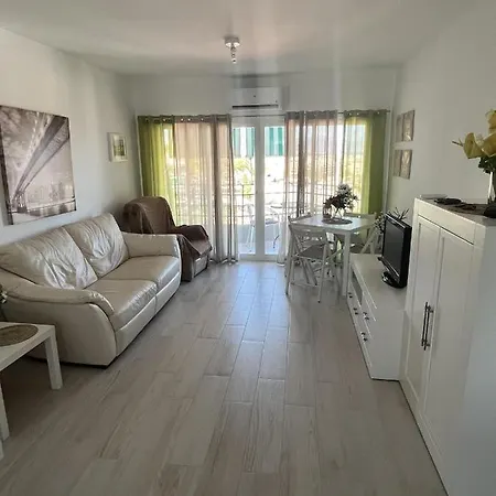 شقة Lovely 2-bedroom In *