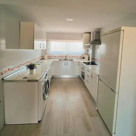 Lovely 2-bedroom In شقة توريمولينوس